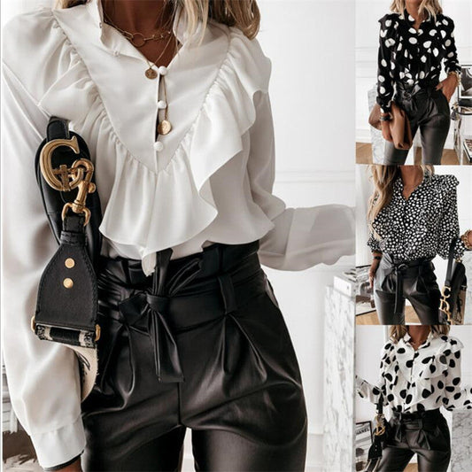 Blusa de botones de lunares con volante de manga larga